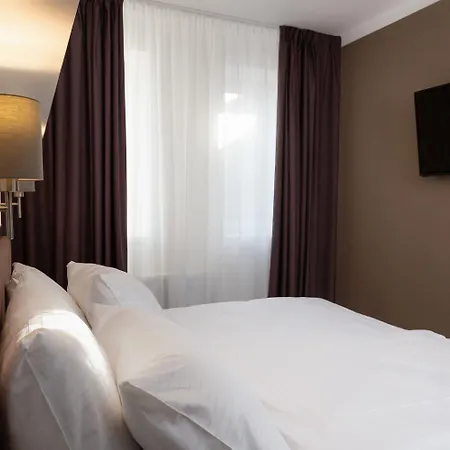 Skyhotel מלון 4*