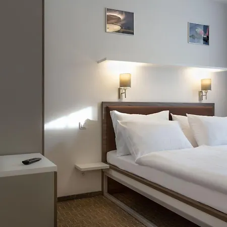 Skyhotel מלון 4*